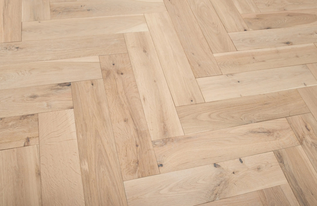 Thistledown Solid Oak Herringbone 18x90x400mm